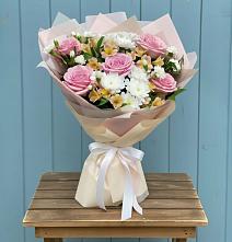Букет цветов из:  Гвоздики, Орхидеи и Розы в Сибае