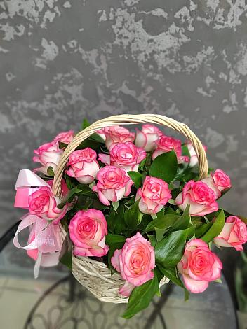 Цветочная композиция из Розы в корзине в Сибае