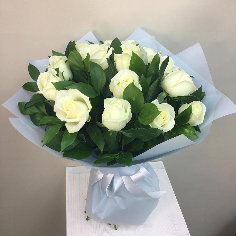 Букет 15 Белых роз Проуд в Сибае