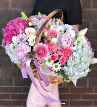 Композиция солнечный день в Сибае Цветочная композиция из Розы, Хризантемы, Пионы и Лизиантусы в корзине в Сибае