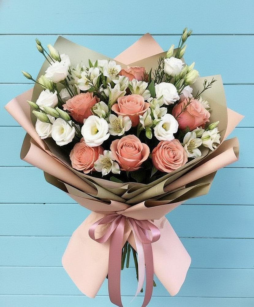 Букет цветов из: Розы, Альстромерии и Лизиантусы в Сибае