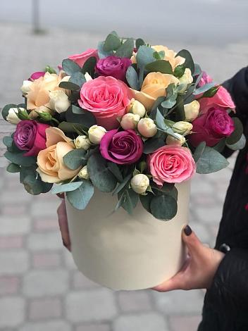 Цветочная композиция из Розы в шляпной коробке в Сибае