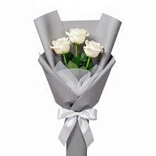 Букет 3 белые розы в Сибае