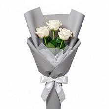 Букет 3 белые розы в Сибае