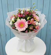 Букет цветов из:  Герберы, Альстромерии и Лизиантусы #REPLACE_PRED# Сибае
