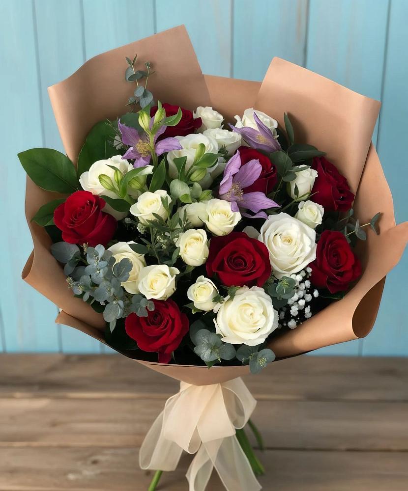 Букет цветов из: Розы и Альстромерии в Сибае