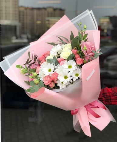 Букет цветов из: Розы, Лизиантусы и Хризантемы в Сибае
